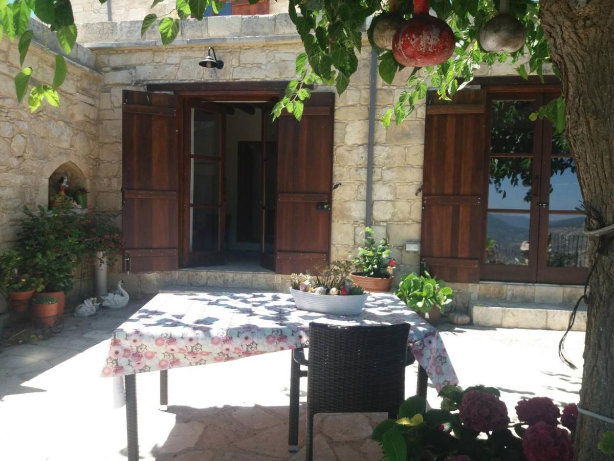 Georgia'S House Bed & Breakfast Fyti Exterior photo